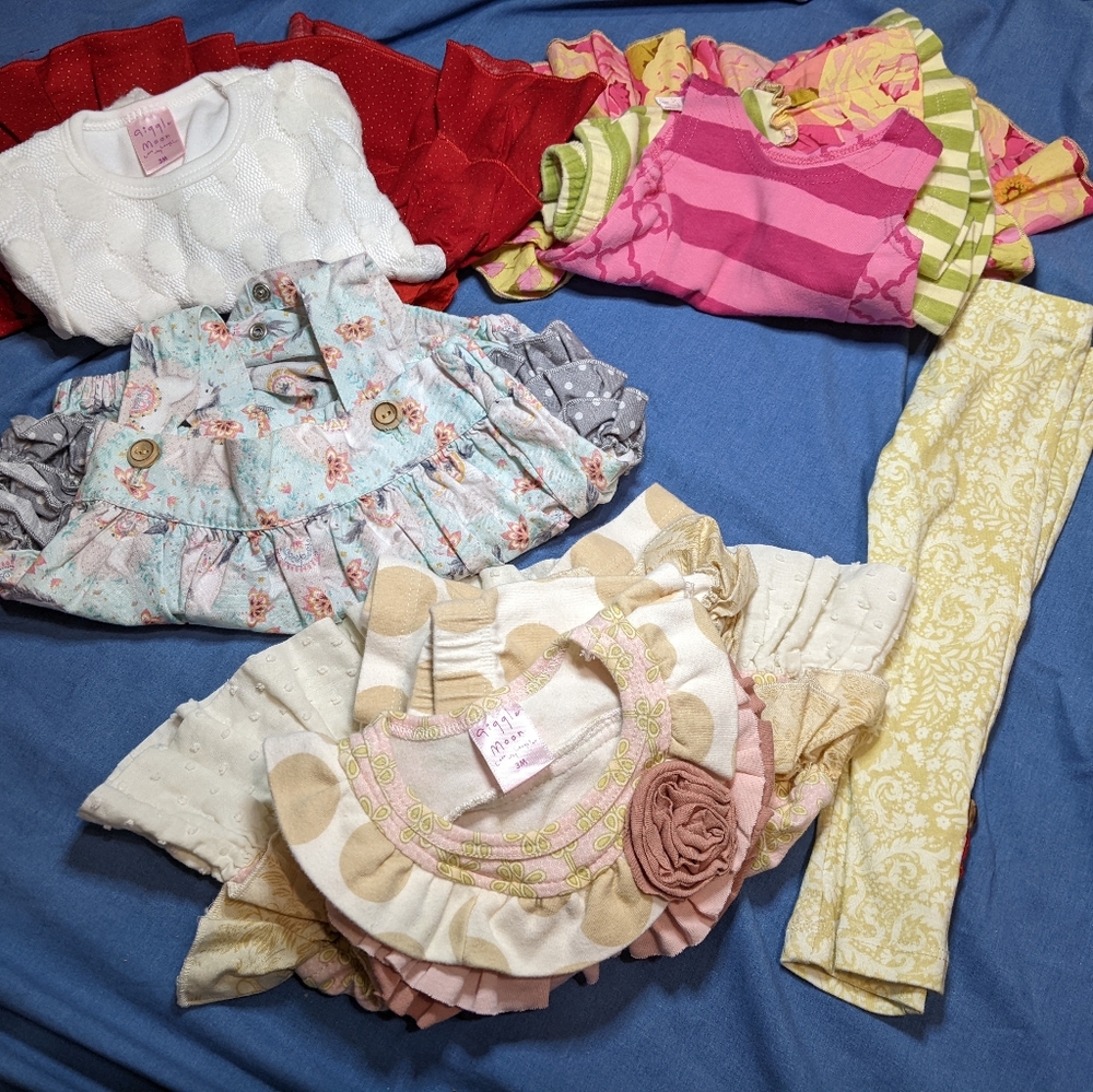 Lot of 4 Giggle Moon outfits + 1 pair of leggings | 0-3 M